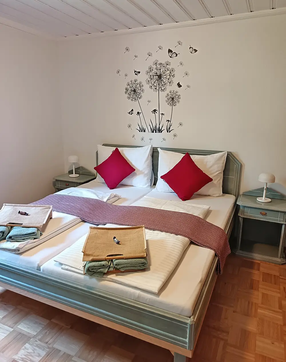 Schlafzimmer mit Doppelbett